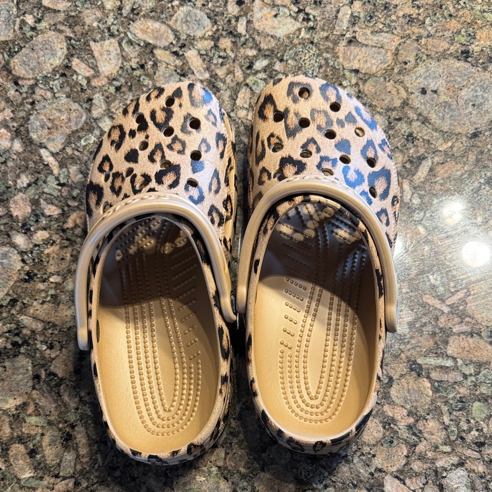 CROCS Leopard women’s size 9